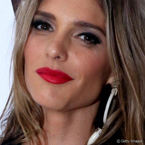Fernanda Lima escolheu um batom vermelho de tom vibrante para ser o ponto mais forte da maquiagem que usou em uma festa, em S?o Paulo